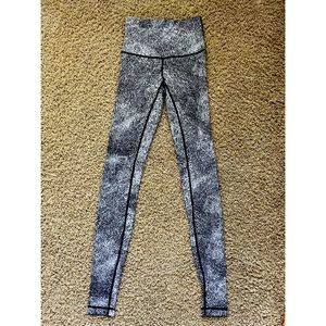 Lululemon black/white marble leggings 31” inseam size 4 SUPER soft